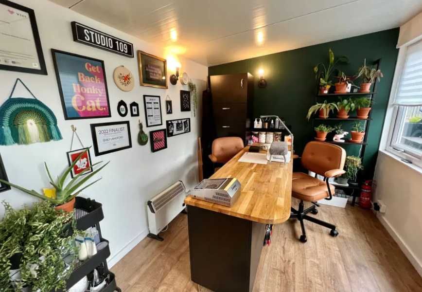 KIT casa prefabricată  pentru  Curtea din spate sau  Grădină