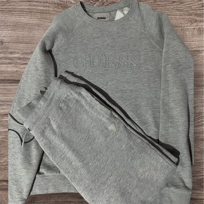 Оригинален мъжки  спортен екип GUESS с вата