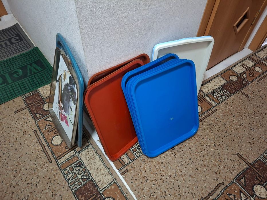 Подносы новые 500т