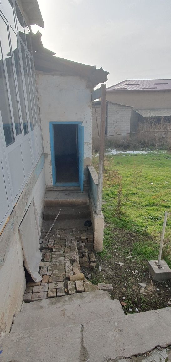 Uy sotiladi hovli 7 xona kitob shahri