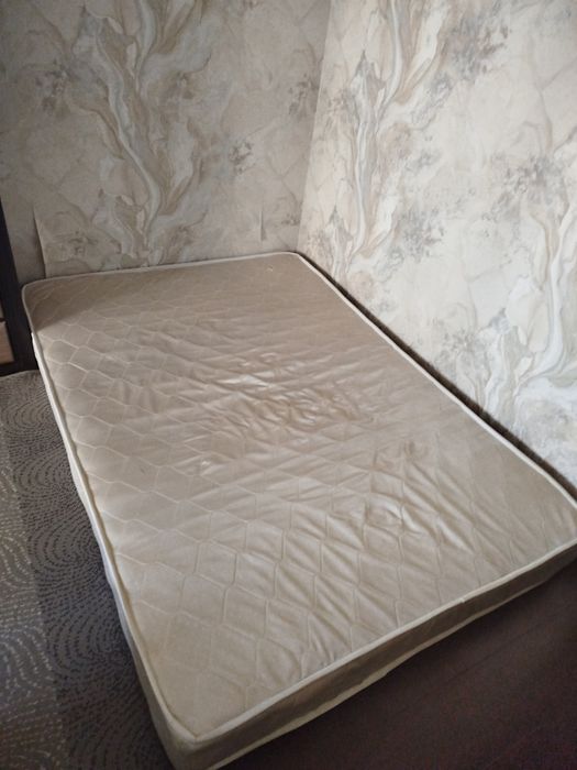 Продам матрас в хорошем состоянии.