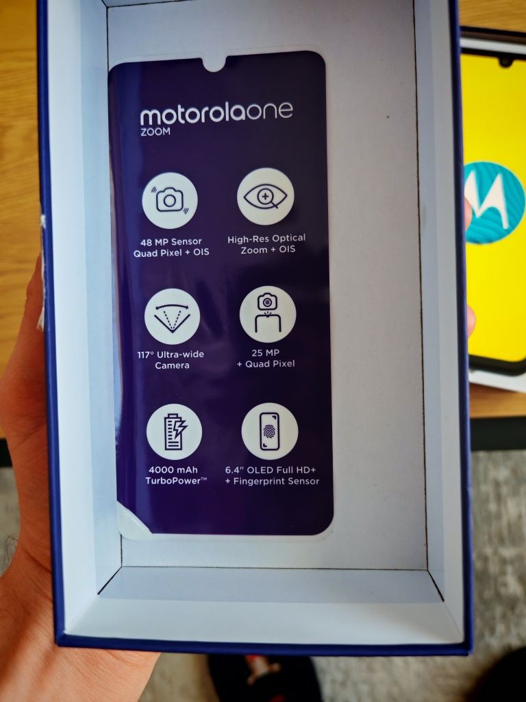 Motorola one zoom