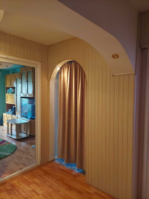 Apartament modest cu 3 camere ÷Garaj privat