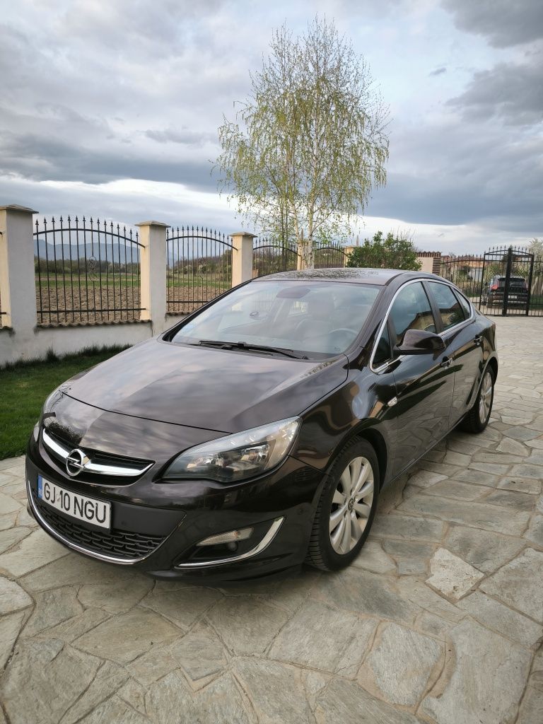 Opel Astra berlină ,unic proprietar