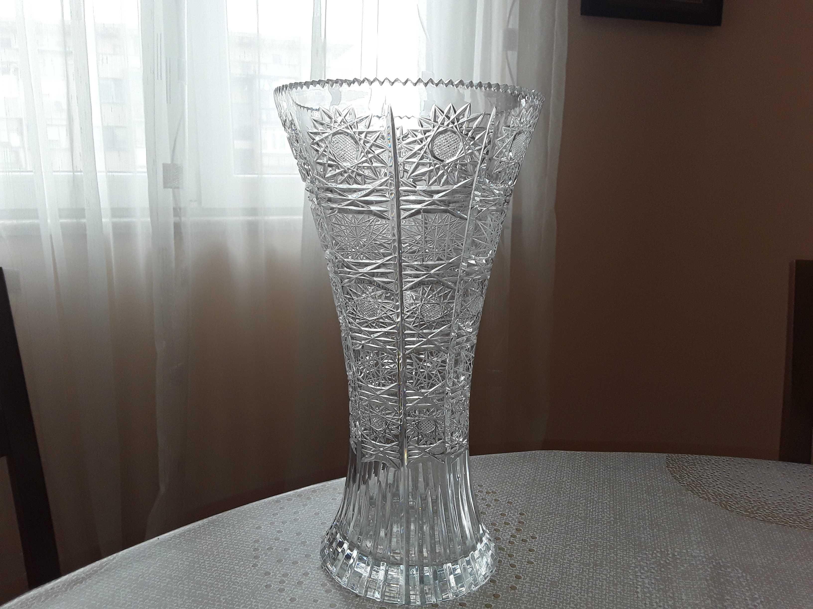 Кристална ваза за цветя