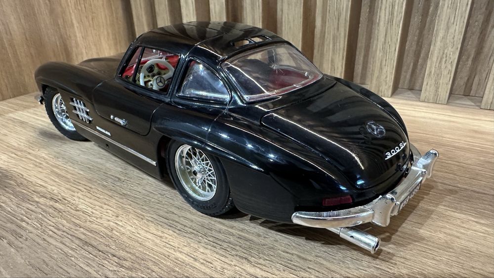 Колекционерски 1:18 Mercedes 300SL и Jaguar