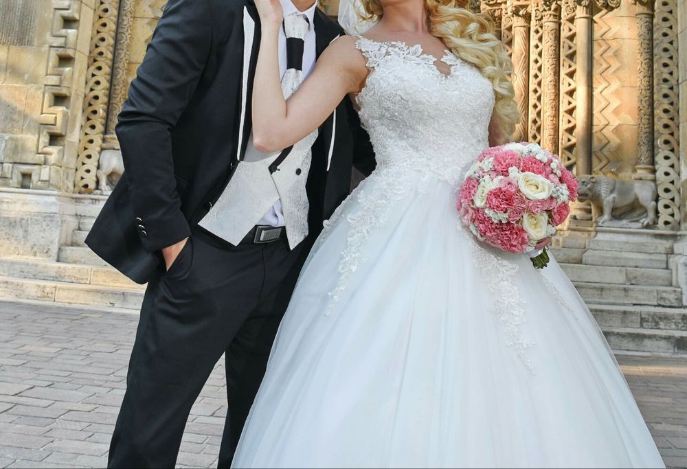 Vand rochie de mireasa