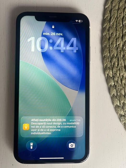 Iphone 11, 128 Gb. alb si verde mentă