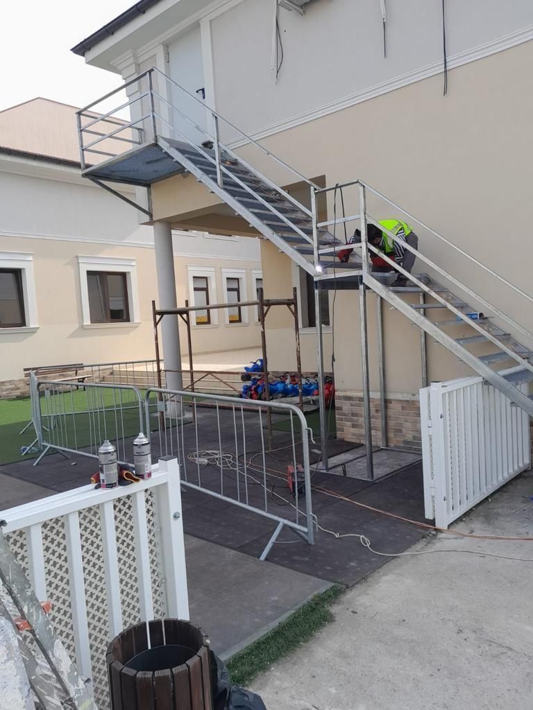 Scări metalice zincate deva