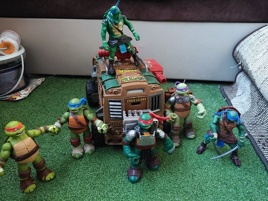 Камион на костенурките нинджа и 6 броя фигурки