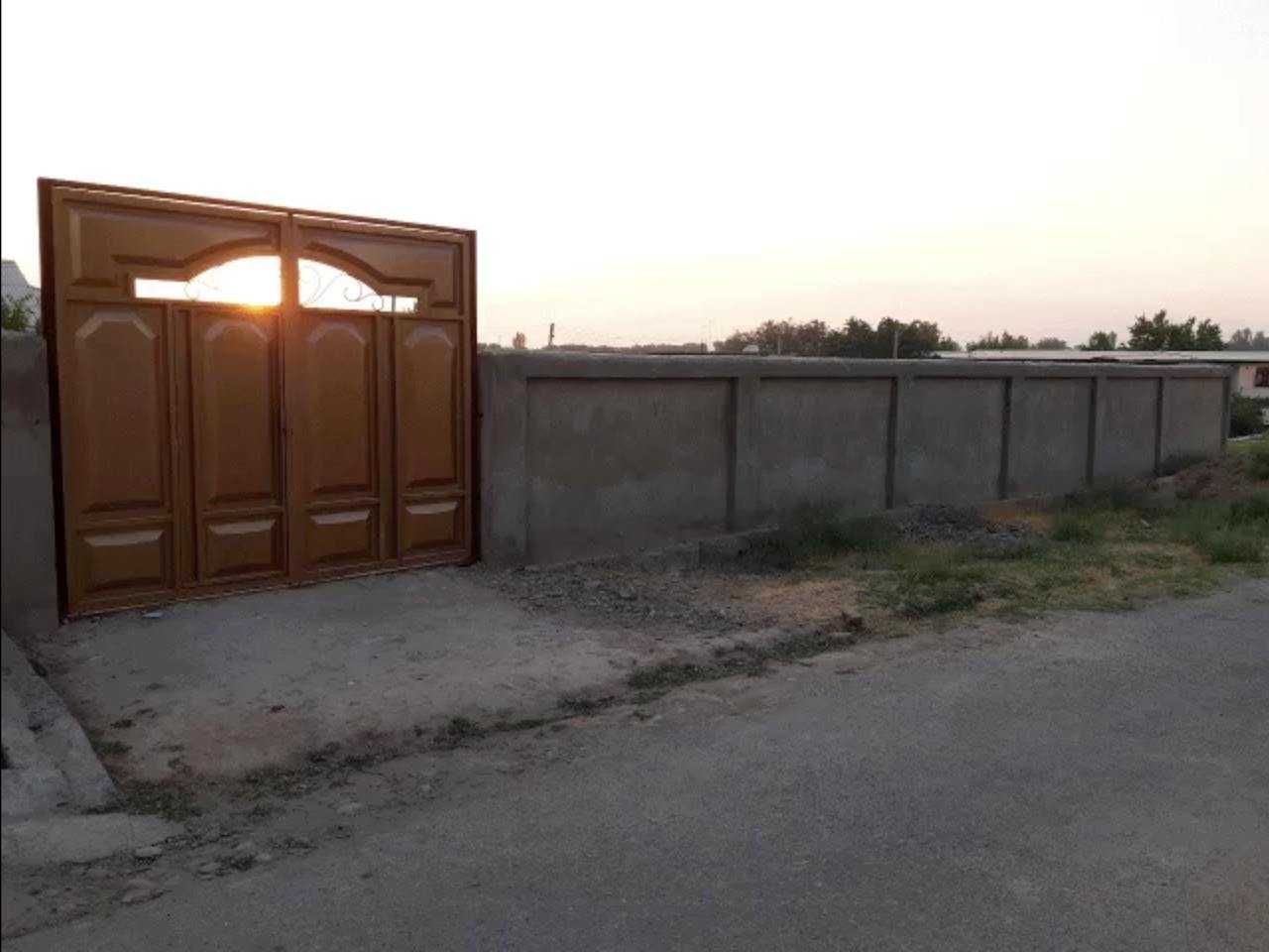 Zangiota Bo'zsuvda 8 sotixli hovli zudlik bilan sotiladi