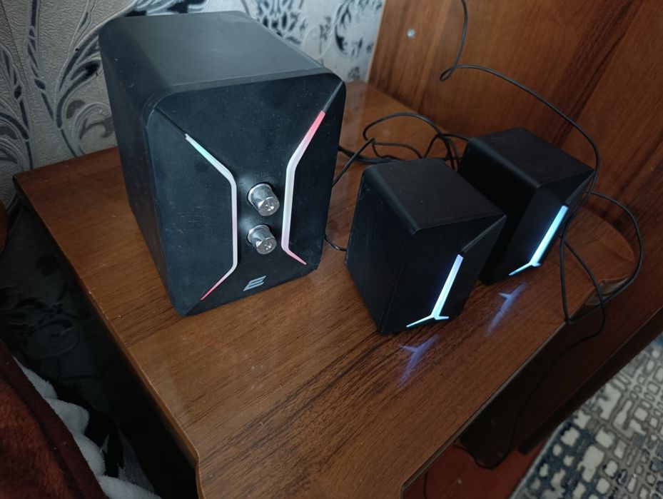 Kolonka usbli sambufer "JBL" har-xil led chiroqli