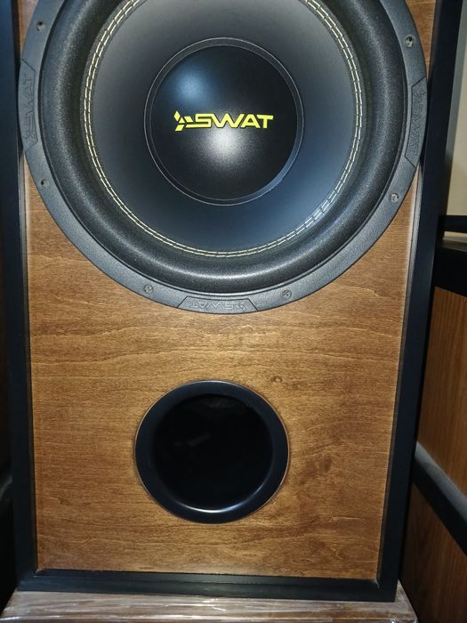 Продам сабвуфер 12 дюймов Swat mas 12v2