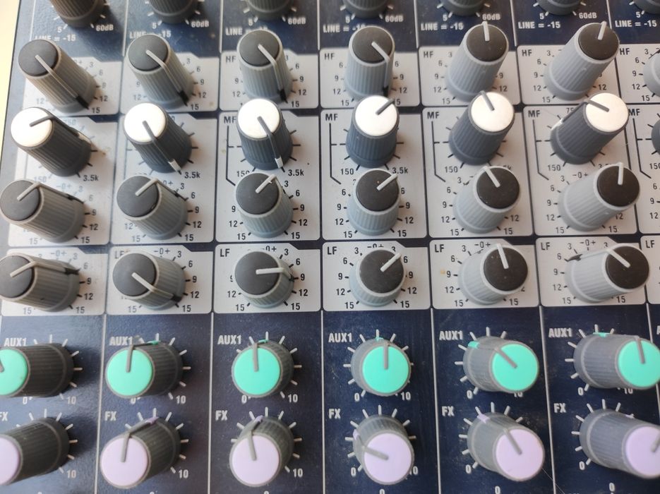 Mixer Soundcraft EFX 12 . Nou