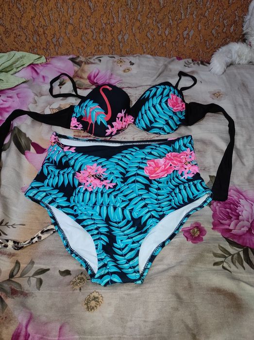 Продам купальники очень красивые
