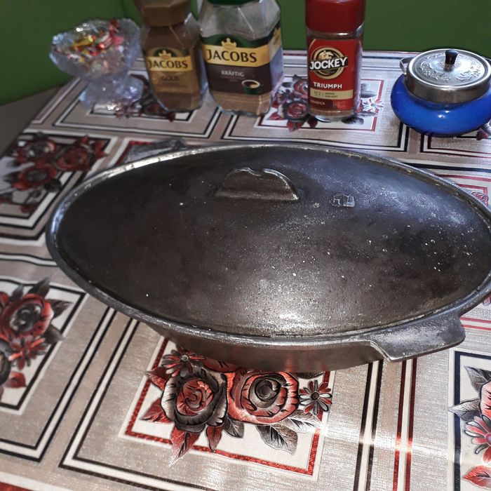 Чугунная утятница.