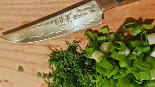 Cutit Japonez de bucatarie din otel Damasc forjat cu 67 de straturi