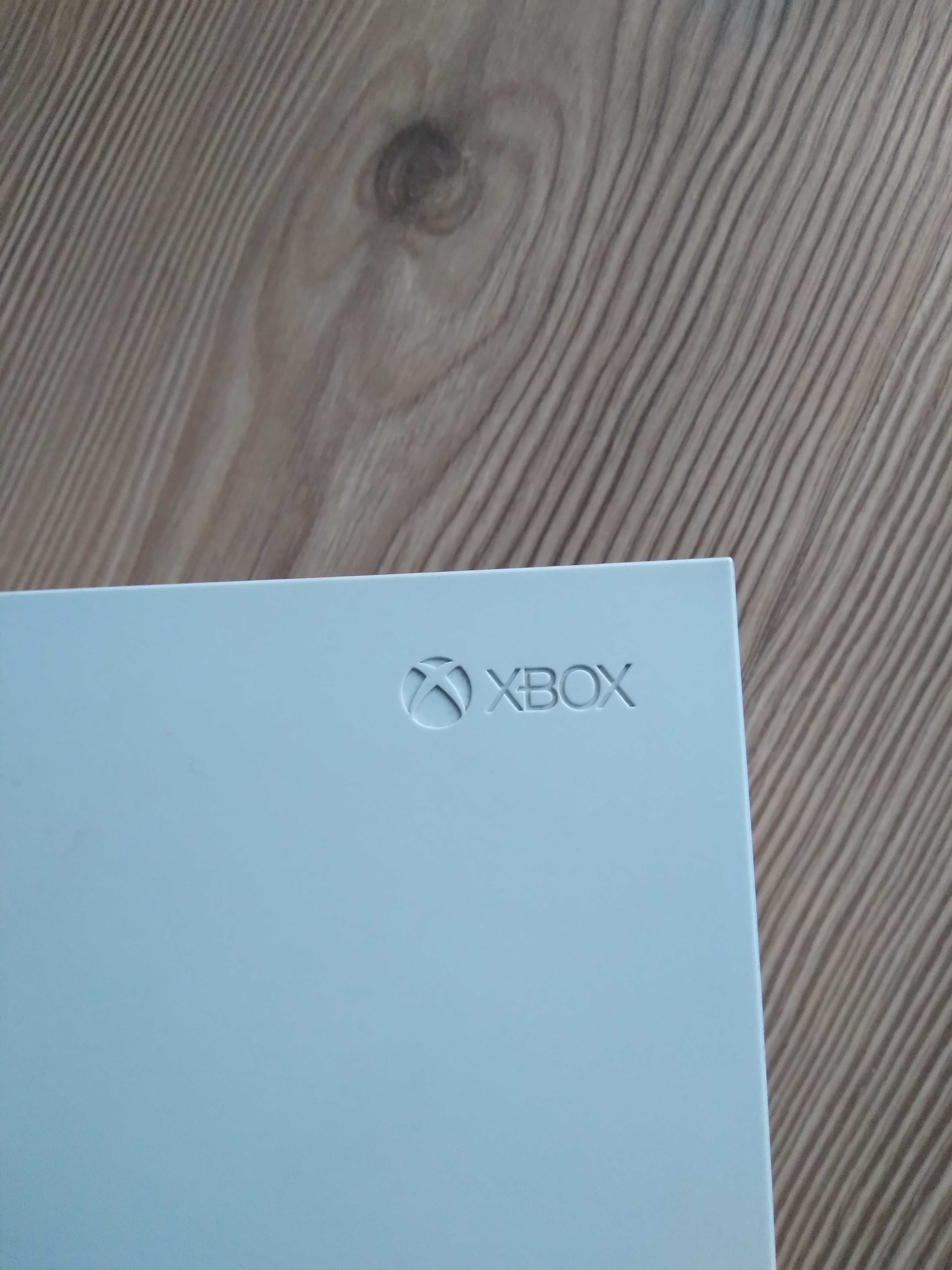 Xbox One S 500 GB + игри