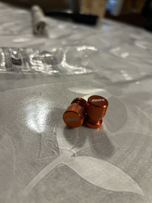 Продавам капачки 6days