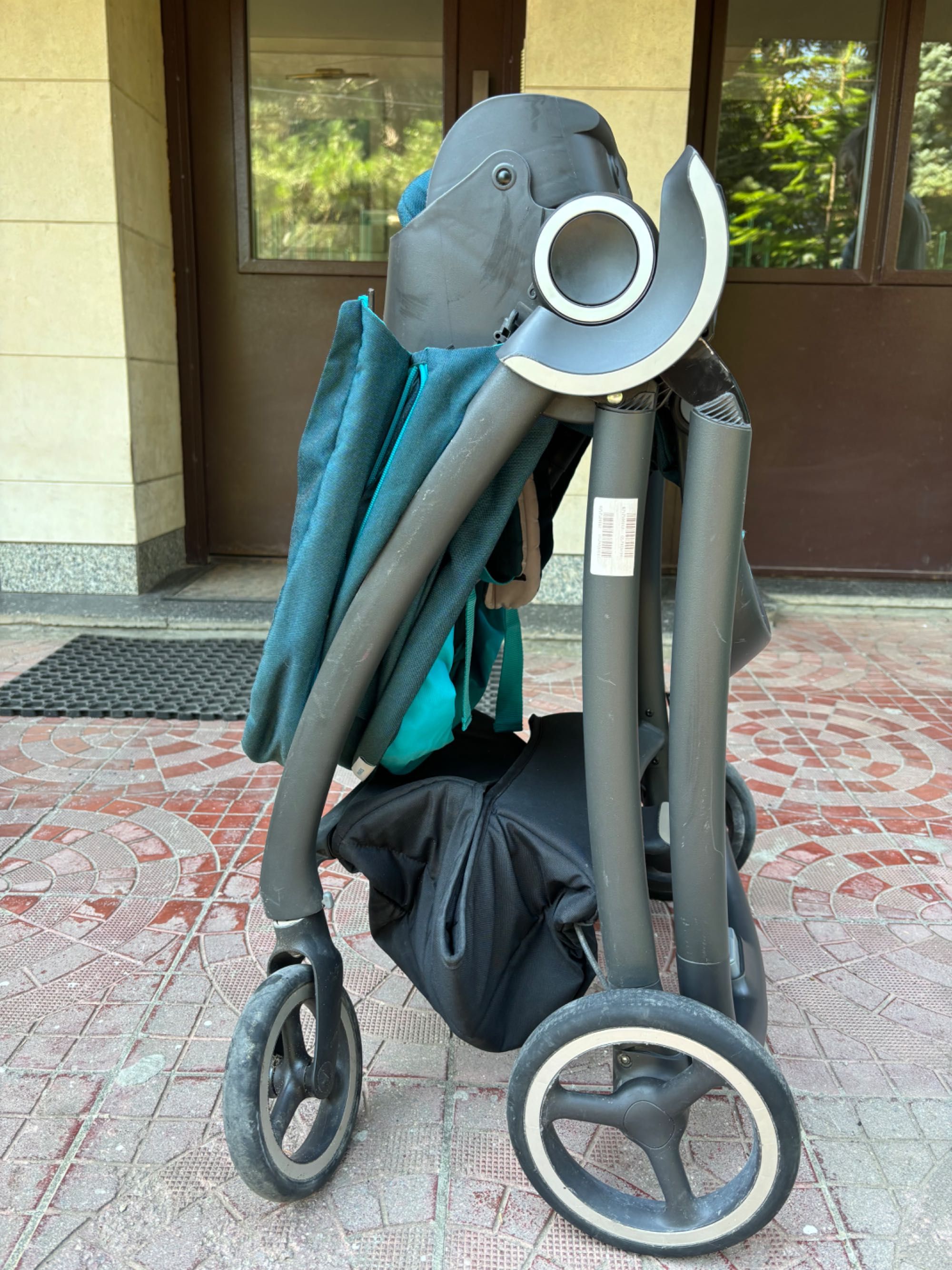Бебешка количка GB и столче с ISOFIX Cybex