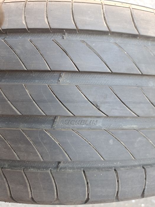 Vând 4 anvelope Michelin 205 55 19