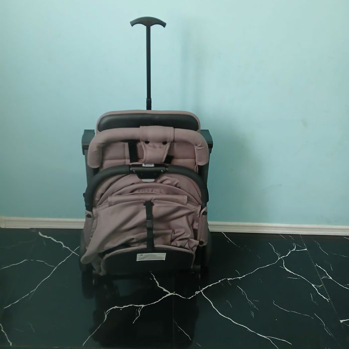 Vând cărucior pentru bebelusi