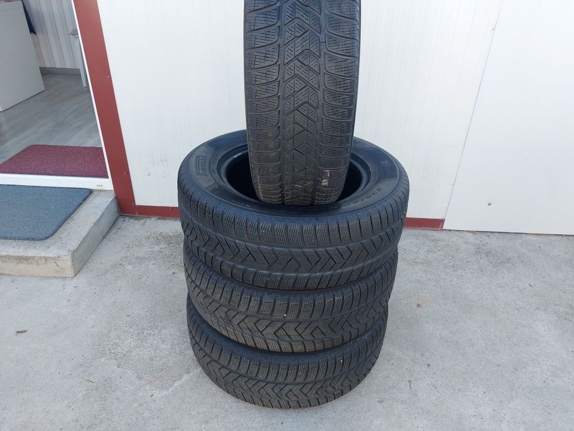 125 lei bucata! Set anvelope M+S 235 65 17 Pirelli