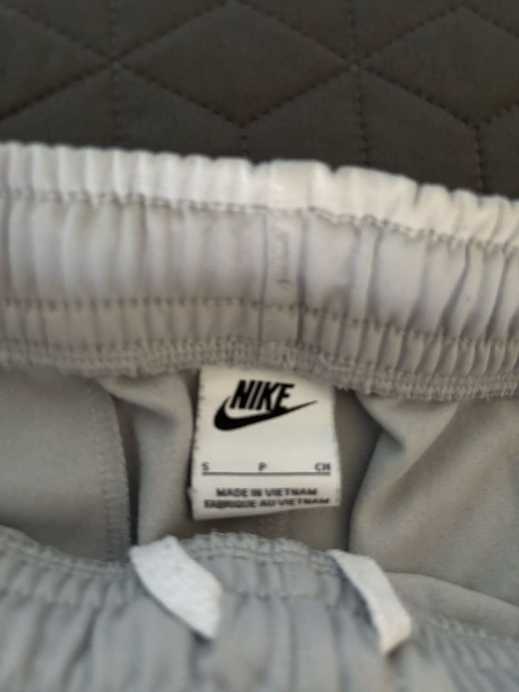 Екип на nike светло сив