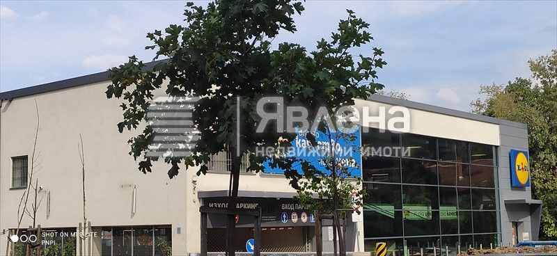 Обзаведен компактен 3-стаен апартамент  в панелен