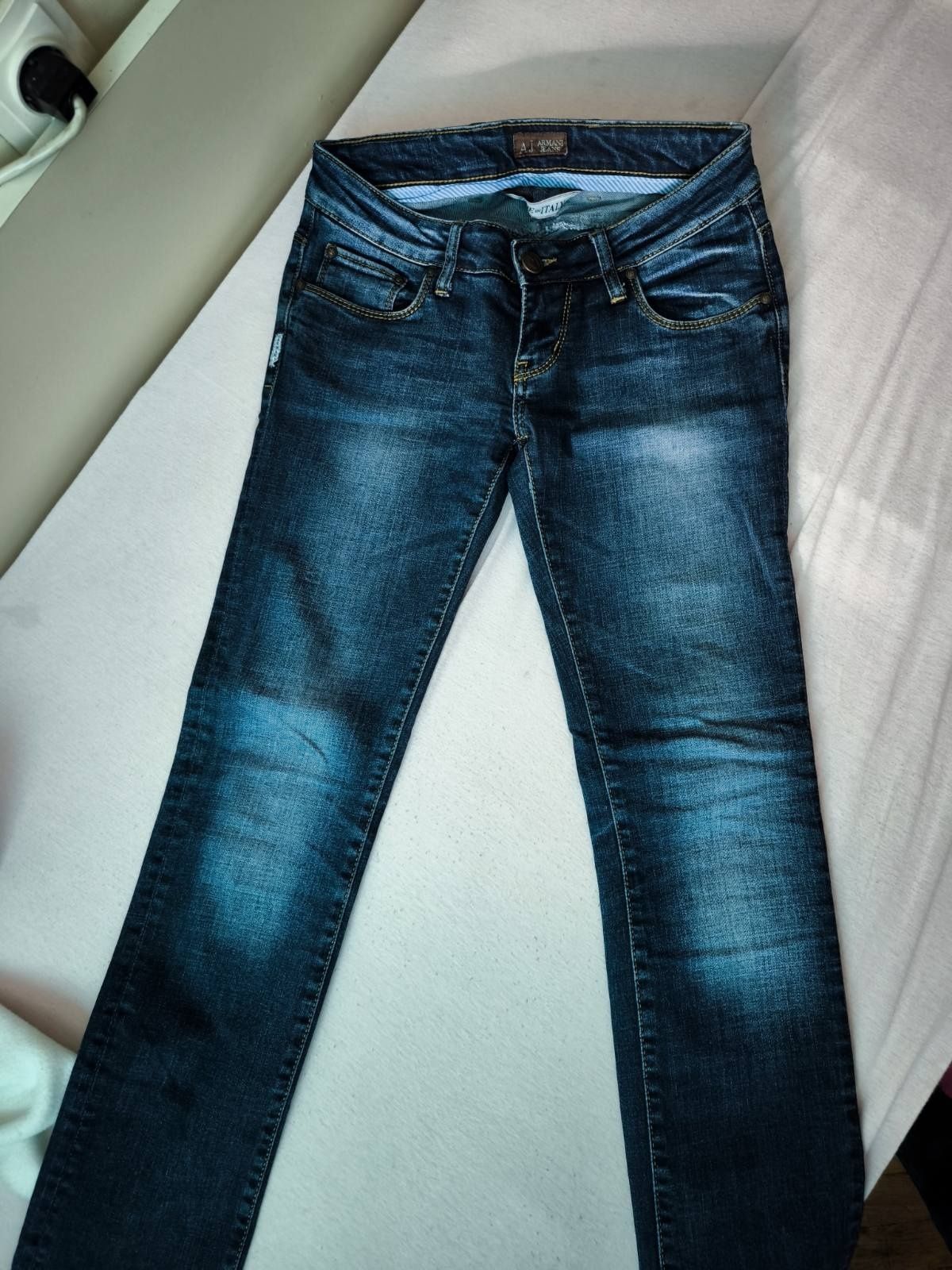 Дамски дънки Armani Jeans 29
