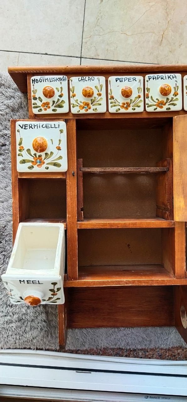 Старинный кухонный навесной шкафчик (Вена)