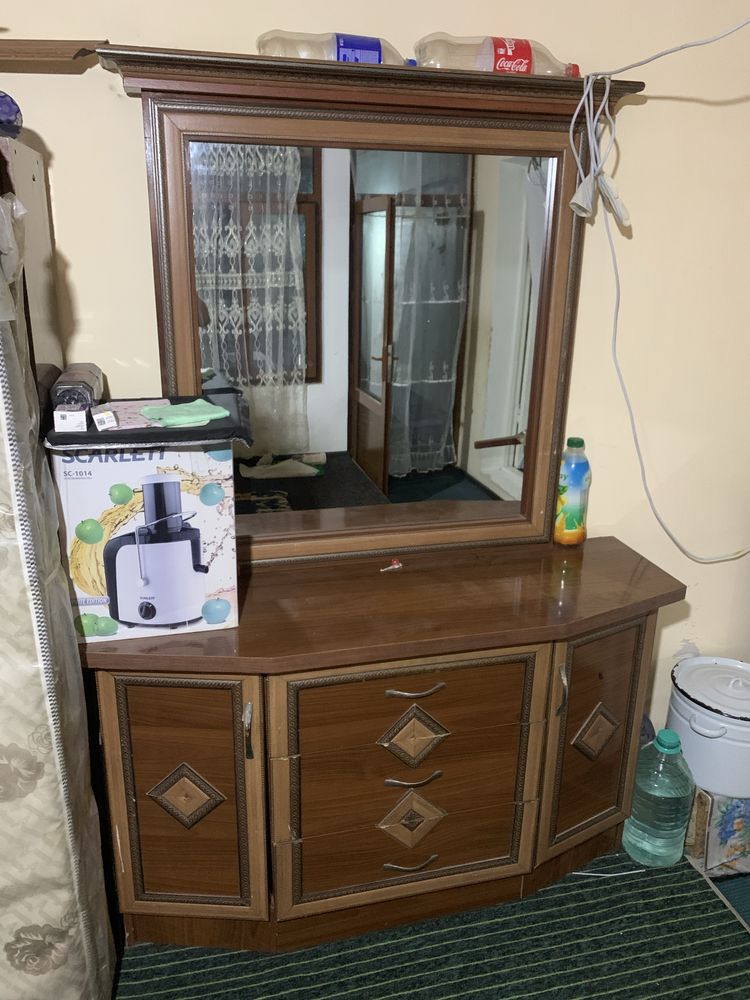 Yaxshi holatdagi Divan va tryumo