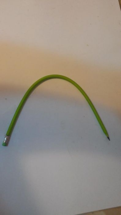 Vand creioane flexibile cu radiera