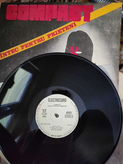 Vând discuri de vinil