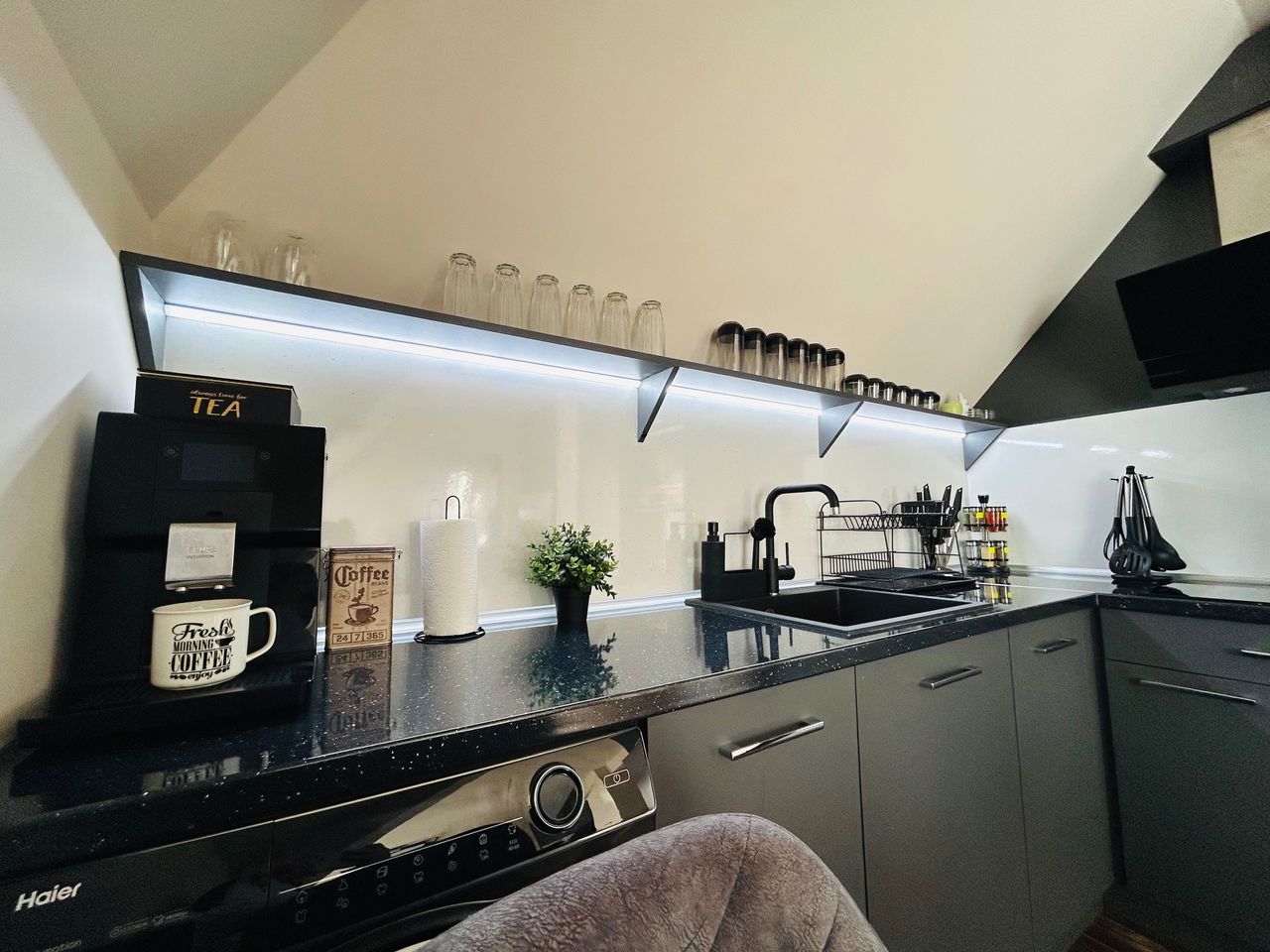 Продава се Тристаен апартамент в София, Кръстова вада - 105 кв.м за 2714 €/кв.м - Снимка #2