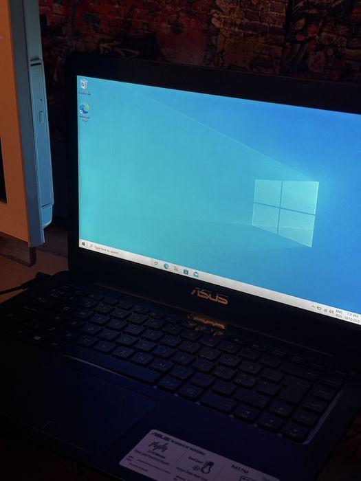 vand laptop ASUS VivoBook R417M