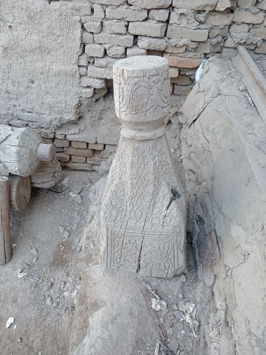 Ayvon ustuni sotiladi