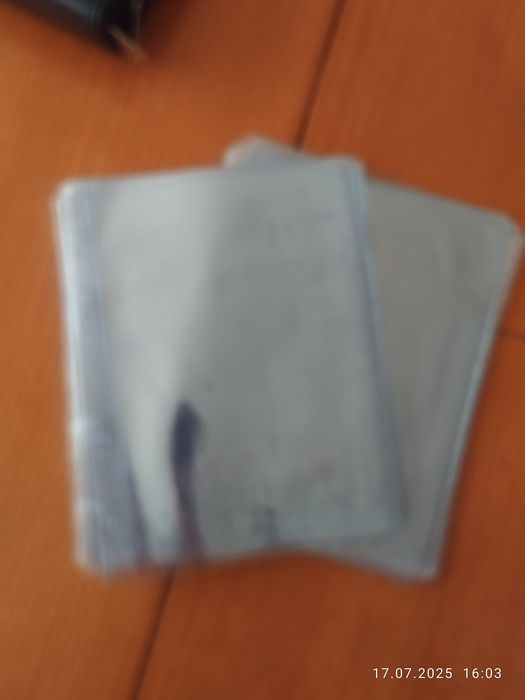 Продавам стилна папка и плътни джобове А 5