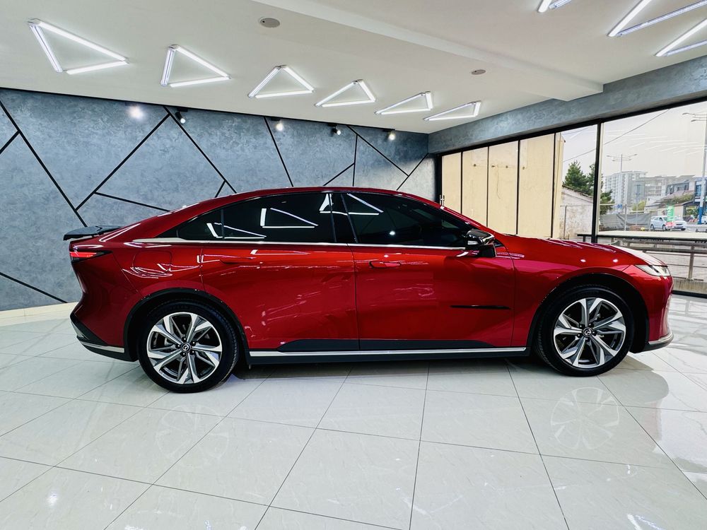Продается почти новый Mazda EZ6.