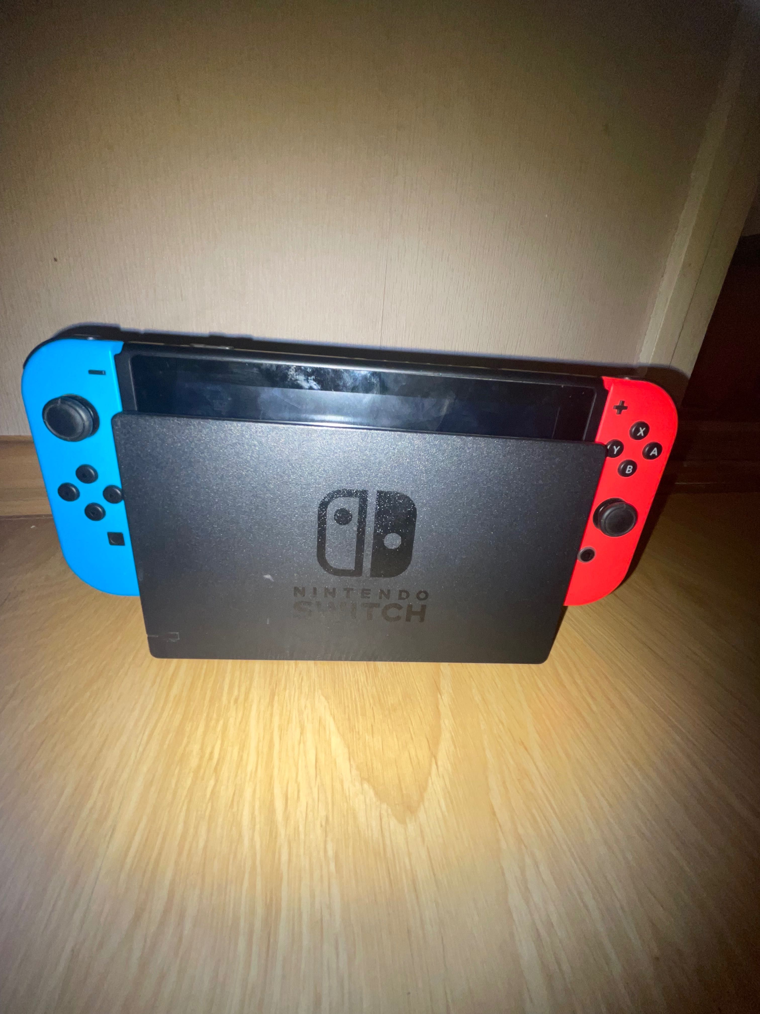 Nintendo switch червен и син джойстик