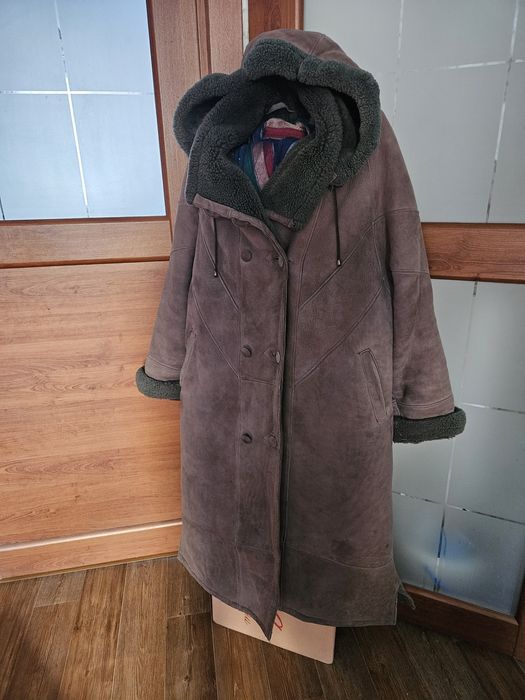 Продаю дубленку женскую.