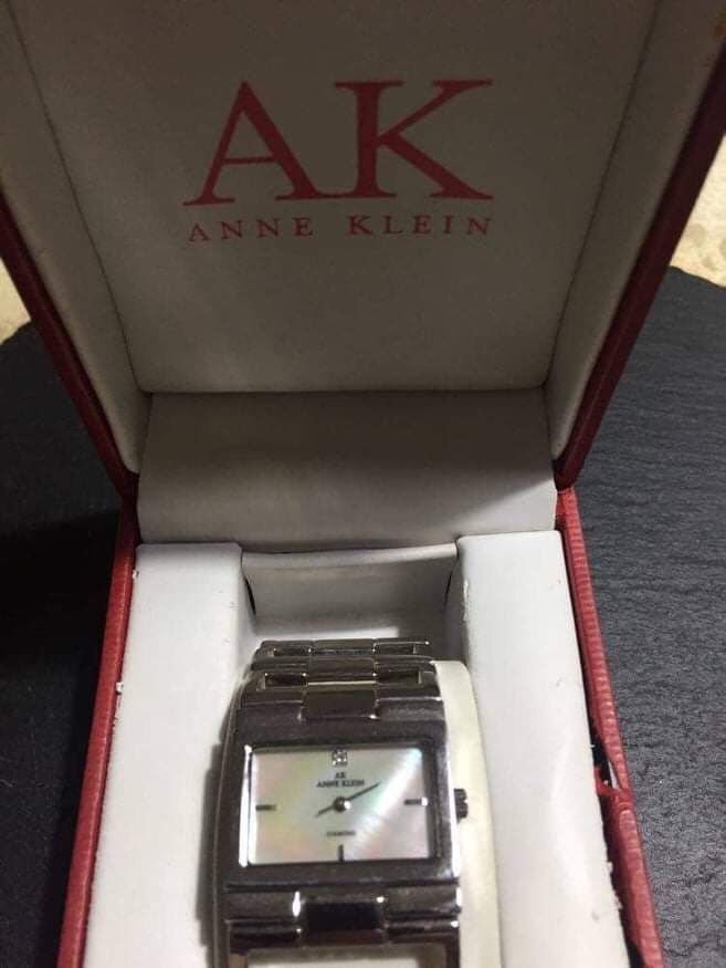 Часовник Anne Klein