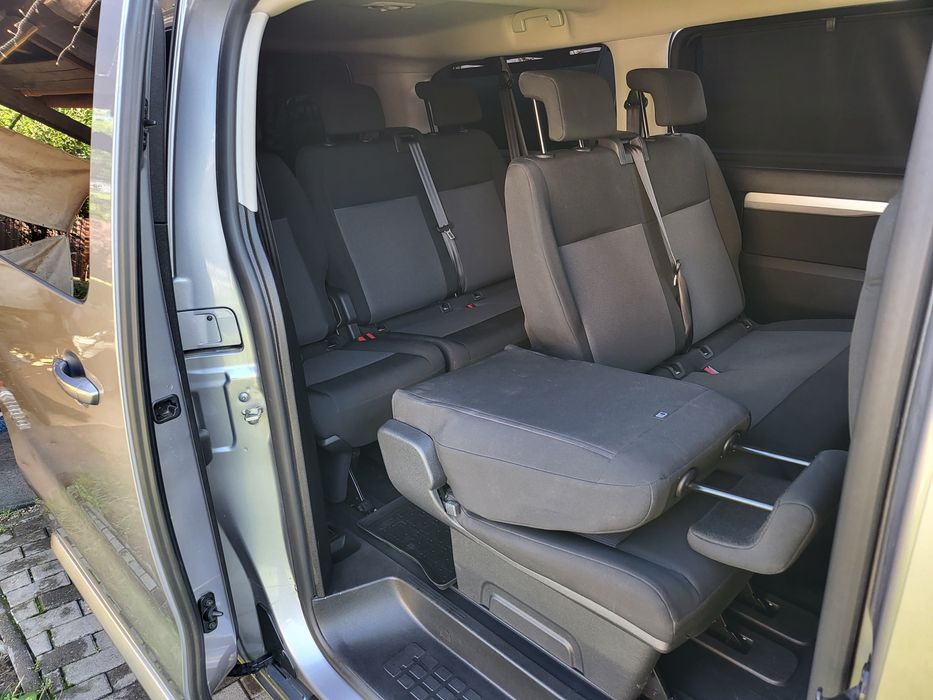 Peugeot Expert Traveller, Toyota Proace, Opel Vivaro, Citroen Space T