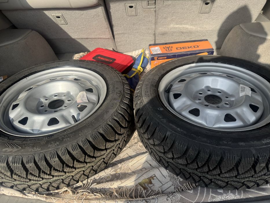 Пара новых зимних шин r14. 2шт.