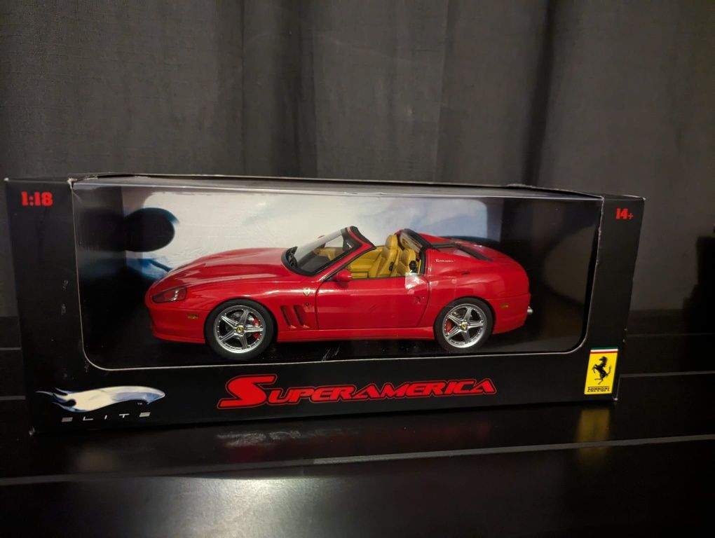 Macheta 1:18 Hotwheels Elite Ferrari Superamerica