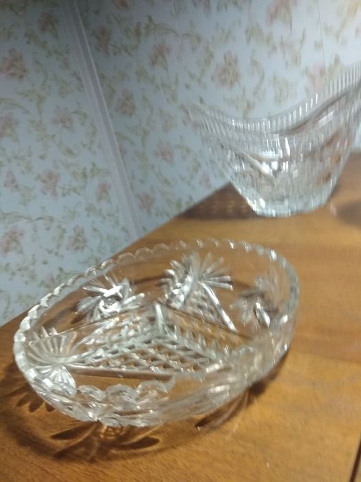 Вазы хрустальные и чешские, тортовница