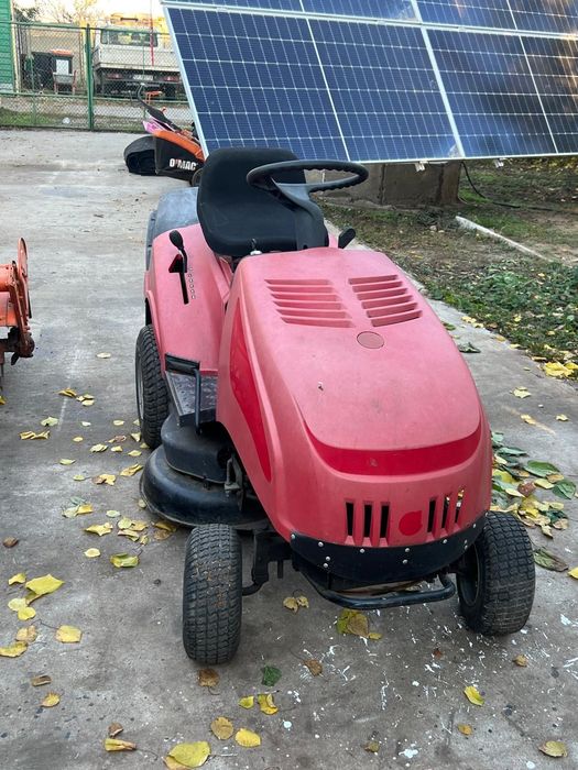 Tractor de tuns gazonul