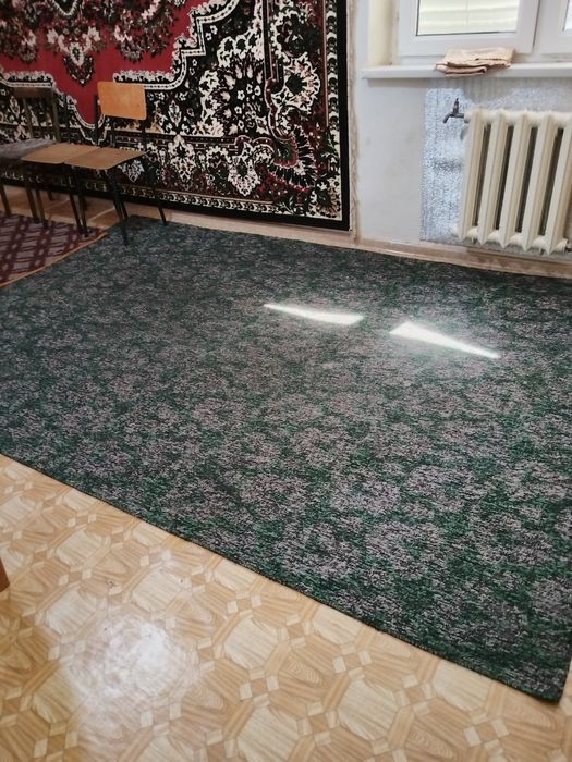 Продаётся палас три на два( 3х2 ] в хорошем состоянии м состоянии