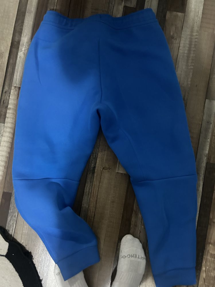 Pantaloni nike tech