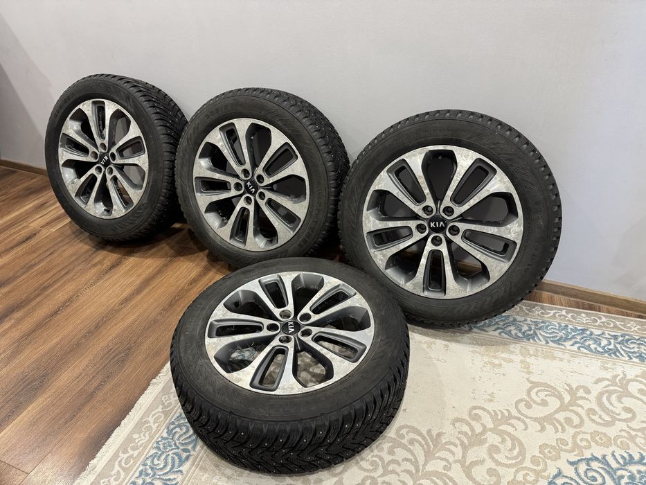 Комплект зимних шин Nokian Nordman 8 SUV 235/55 R19 105T с шипами